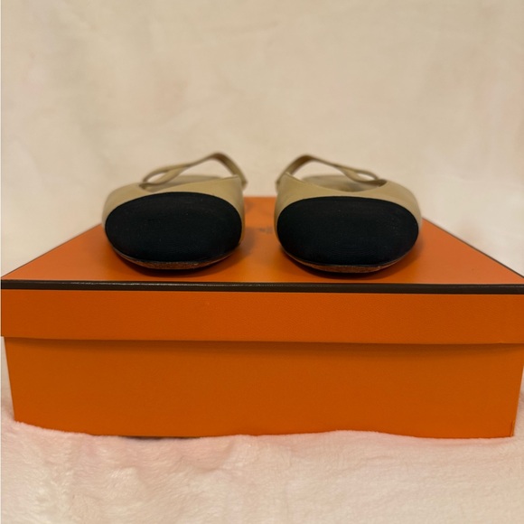 CHANEL Beige and Black Slingback Flats - Picture 5 of 7